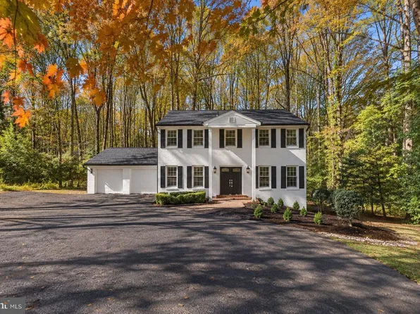 12136 Westwood Hills Dr, Herndon, VA 20171