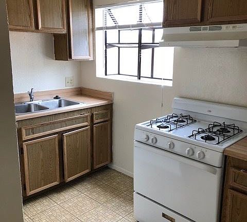 4th image of 3023 J St #3023