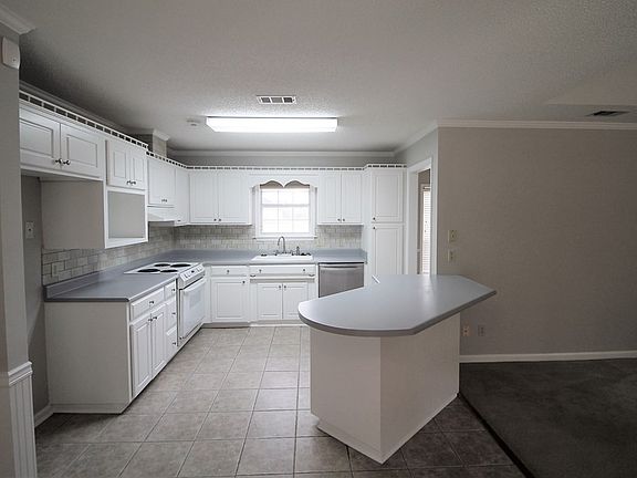 3rd image of 3916 Weatherby Ln