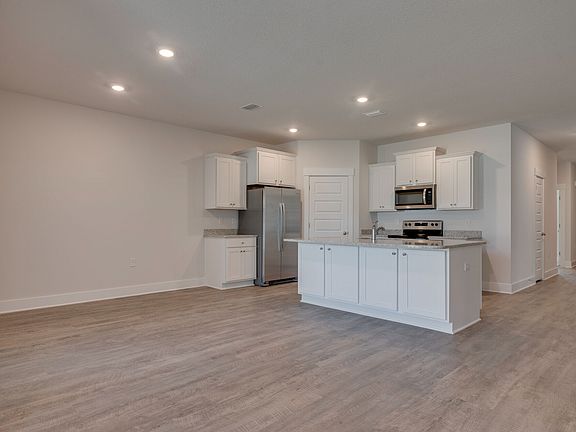 3rd image of 5733 Danbury Blvd