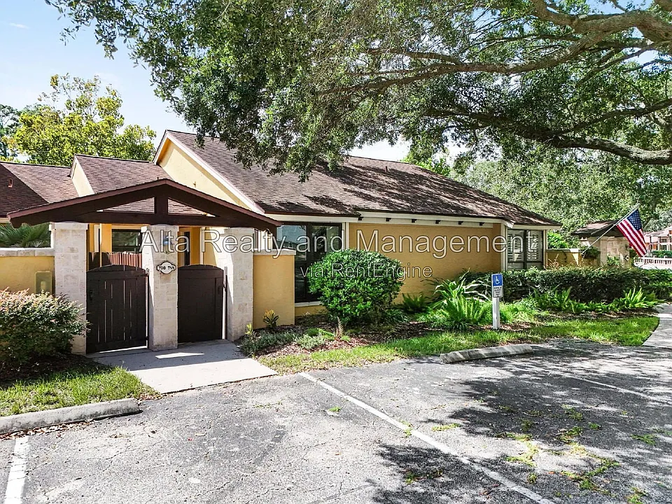 788 Sandpiper Ln