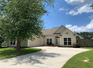 945 Armand St, Mandeville, LA 70448
