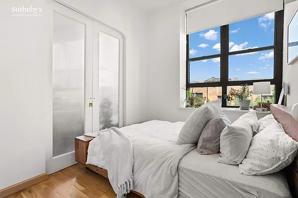 Sold by Sotheby's International Realty | media 17