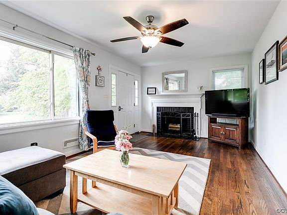 2nd image of 1227 Blue Jay Ln