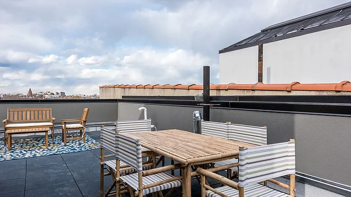 Rented by Nooklyn NYC LLC | media 19