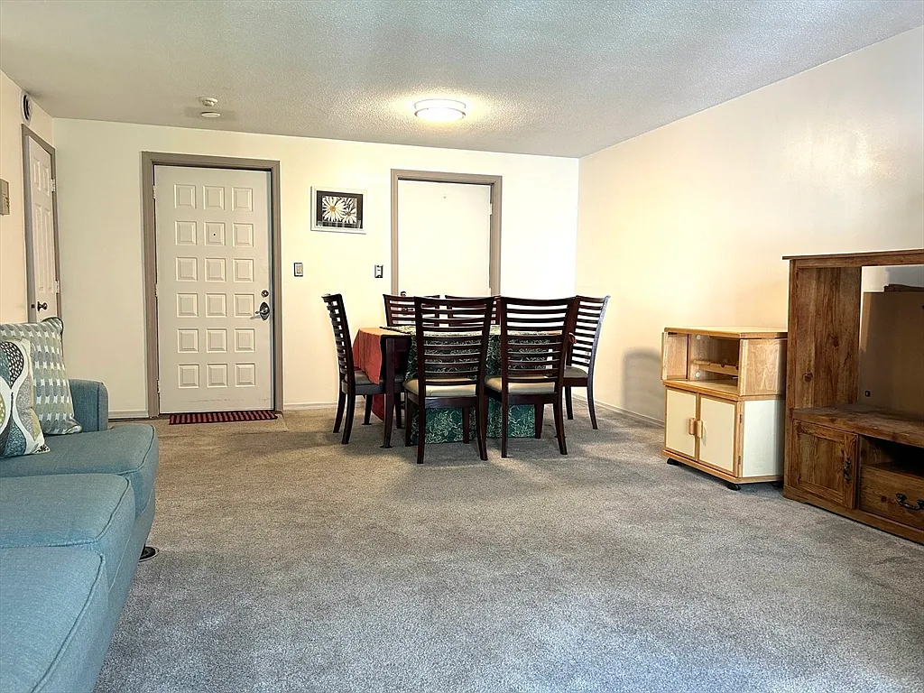 Building Photo - 15 Thompson Dr #12