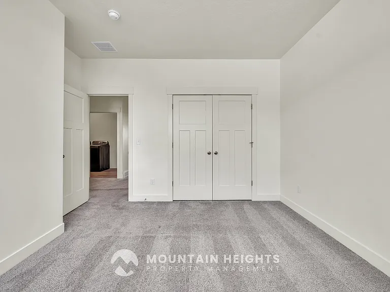 607 E Sawback Ln — Photo 14