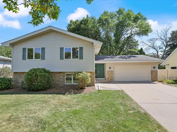 11377 Lily St NW, Coon Rapids, MN 55433