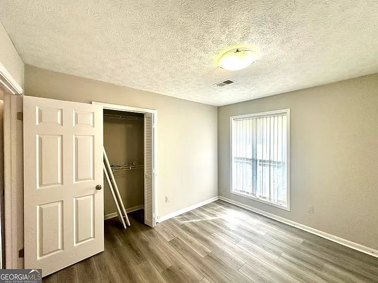 100 Lakeview Ln — Photo 23