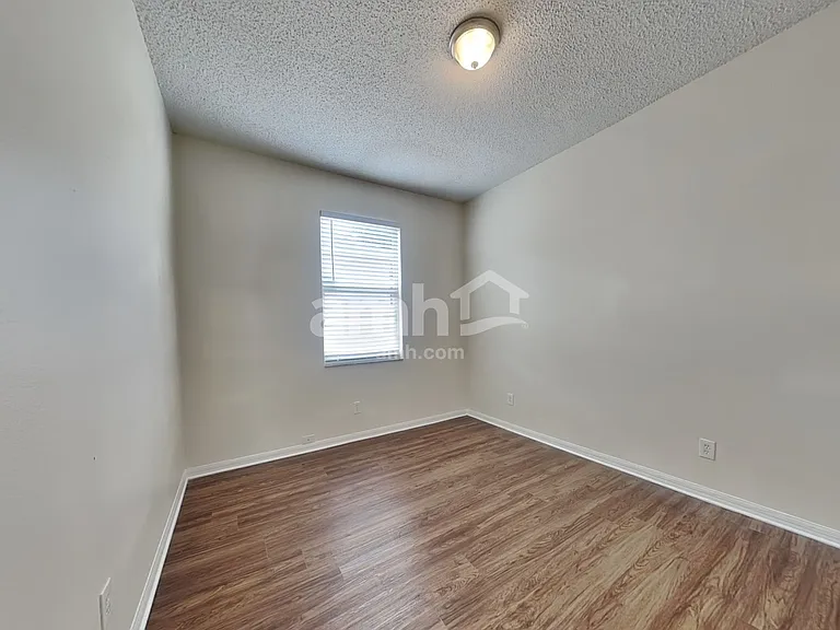18212 Holly Hills Way — Photo 13