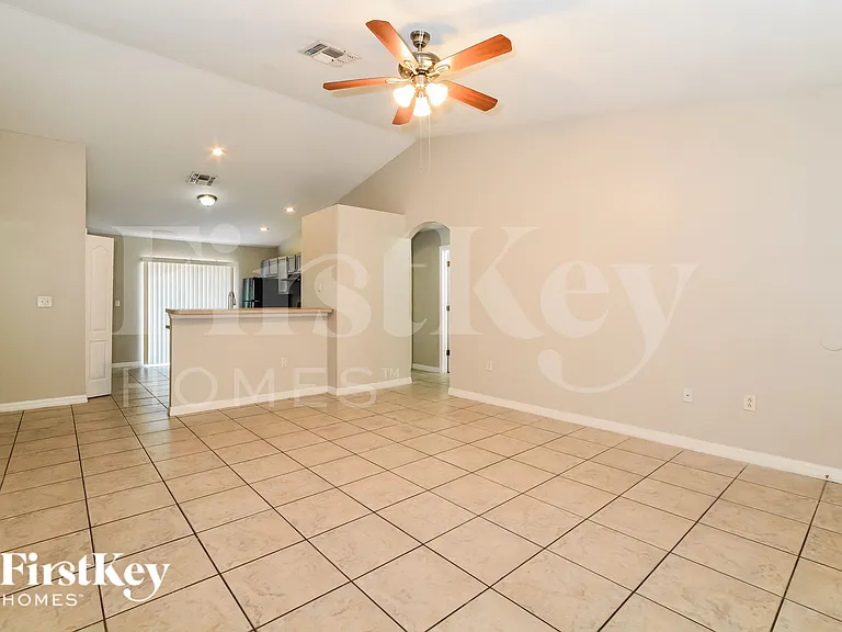 2657 Bentley Dr — Photo 3