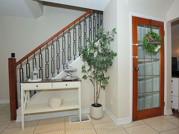 3rd image of 60 Hanson Rd #117