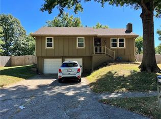 913 Vicksburg Ct, Liberty, MO 64068