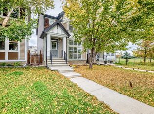 1046 S New Brighton Park SE, Calgary, AB T2Z 0Y1