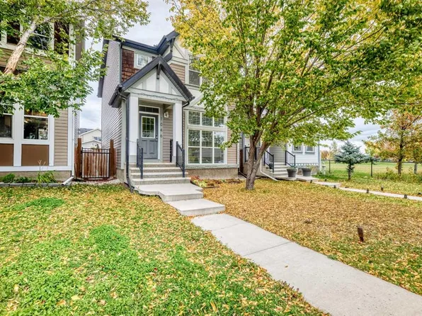 1046 S New Brighton Park SE, Calgary, AB T2Z 0Y1