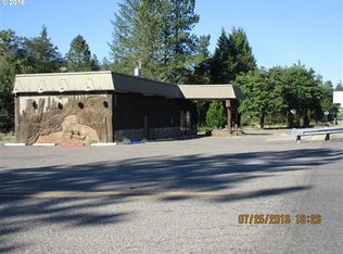 2001 Glide Loop Dr, Glide, OR 97443