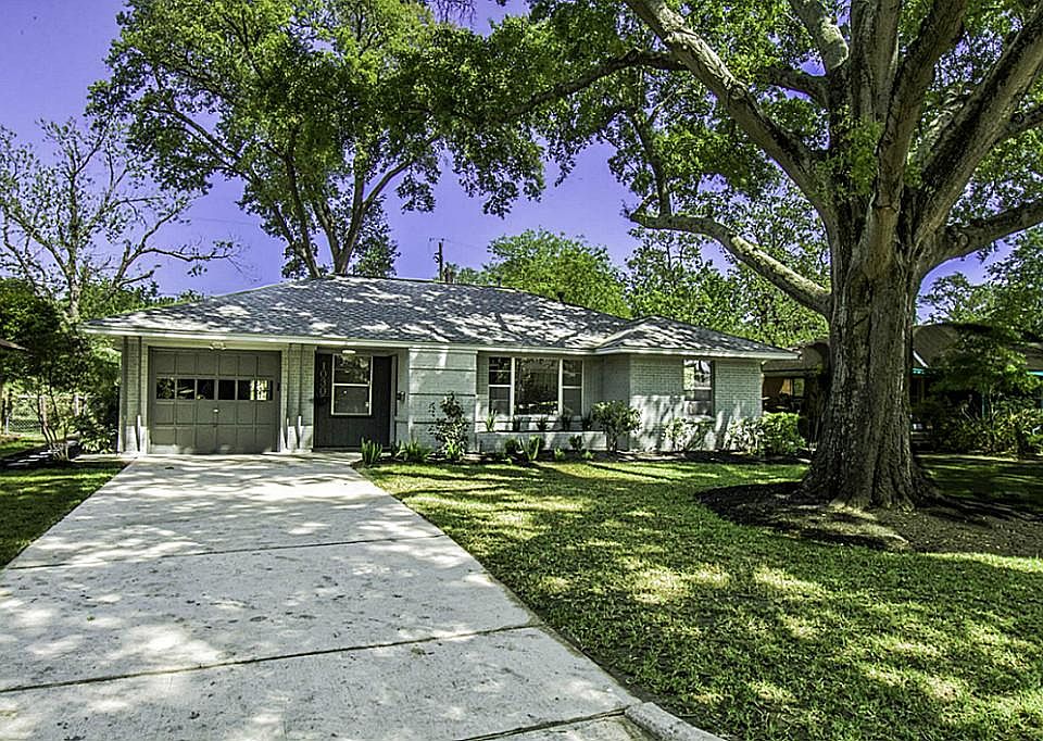 Front Elevation with gorgeous tree.