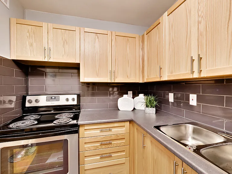 630 Roselawn Ave — Photo 30