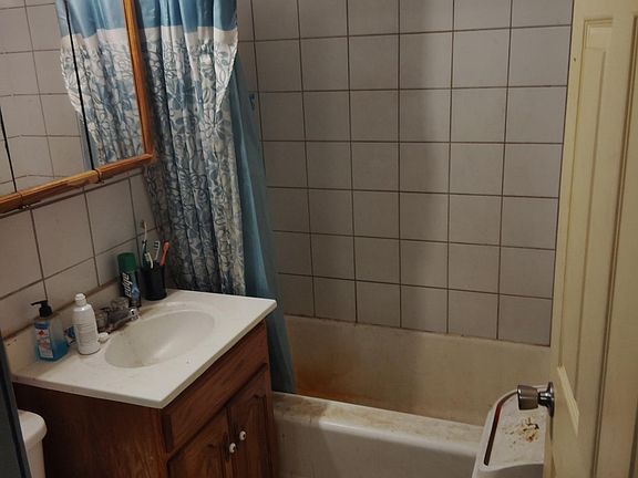 4th image of 108 Morgan Ave W