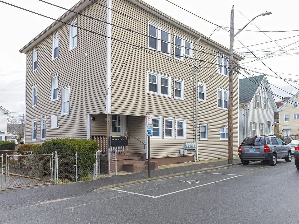 39 Bourne St #2