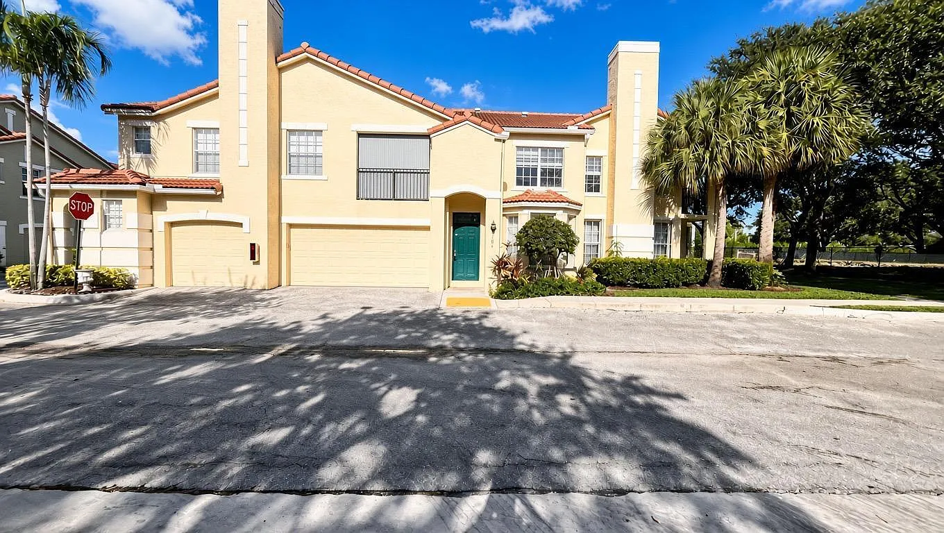 2 bed, 2.0 bath, 1353 sqft, $2,500 — Photo 1