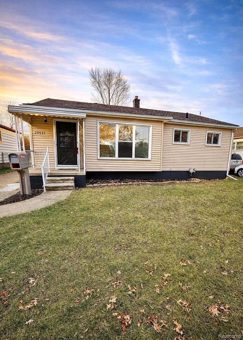 29581 Rosemont St photo 1