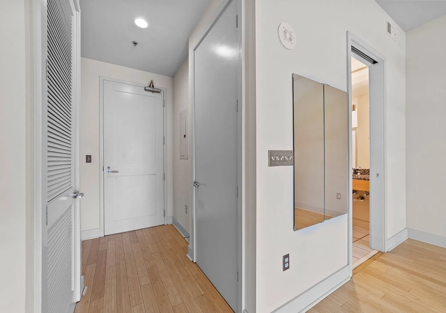 Enjoy contemporary living in the heart of Midtown Charlotte at The Metropolitan! — Photo 3