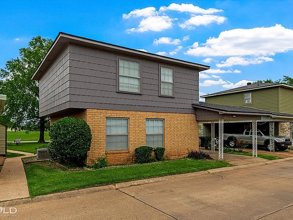 3rd image of 121 Carriage Square Dr
