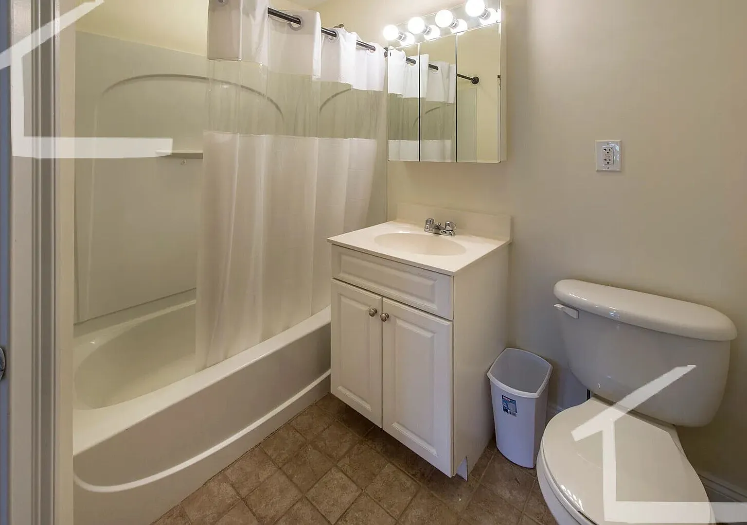 Nicely Priced, Spacious 2-bed/2-bath in Allston Avail for 9/1! — Photo 4