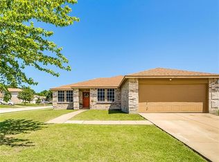 325 Snapdragon Ct, Burleson, TX 76028