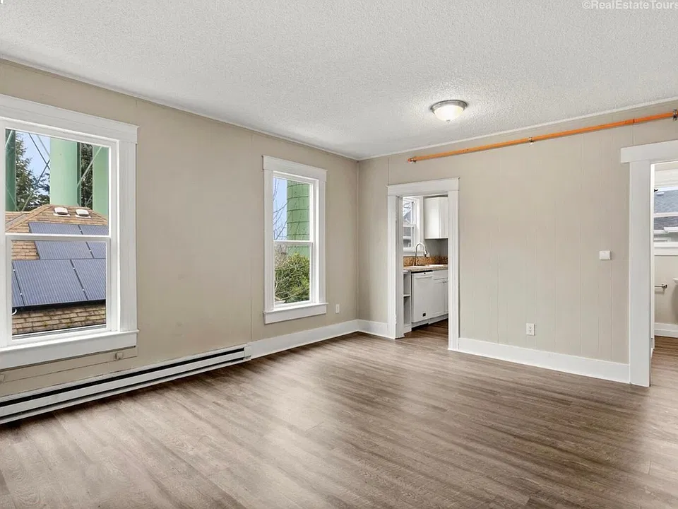8005 N Willamette Blvd #3