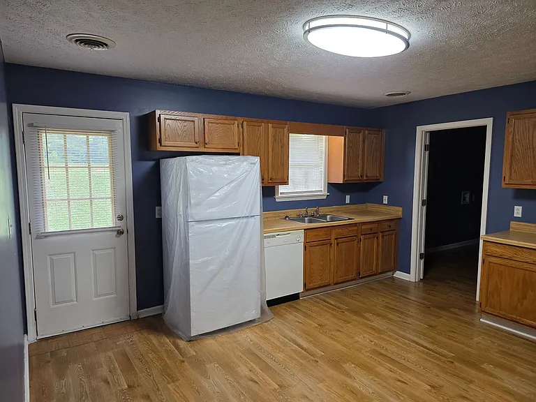 103 Stanford Cir #9 — Photo 6