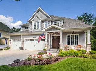 20 N Eagle St, Naperville, IL 60540
