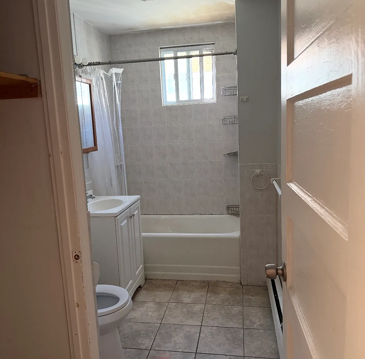 3 bed, 900 sqft, $1,700 — Photo 4