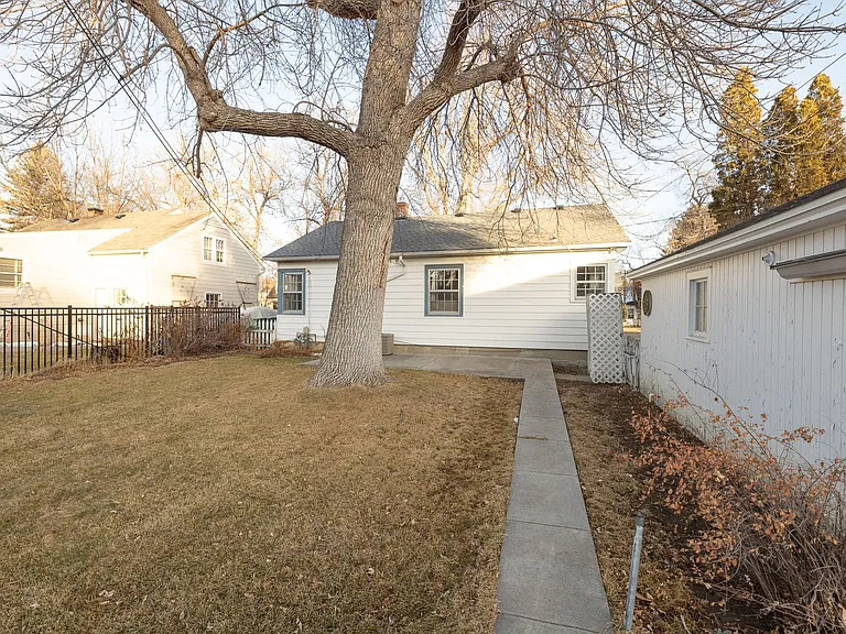 2208 Pine St — Photo 24