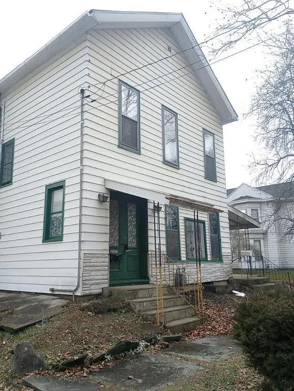 354 Maple Ave photo 1