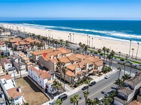 2000 Pacific Coast Hwy, Huntington Beach, CA