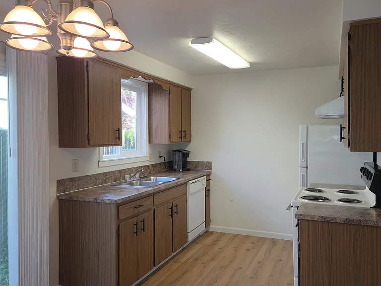 3422 Monarch Dr NE #3422 — Photo 2