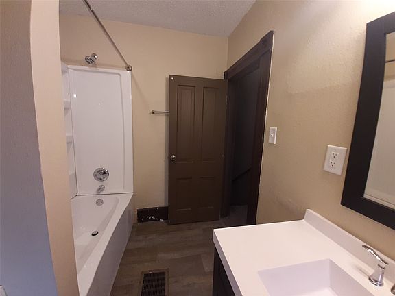 2nd image of 757 17th St