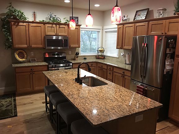 Inviting & roomy kitchen