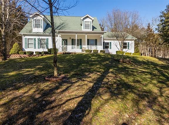 3rd image of 5845 Parkview Dr