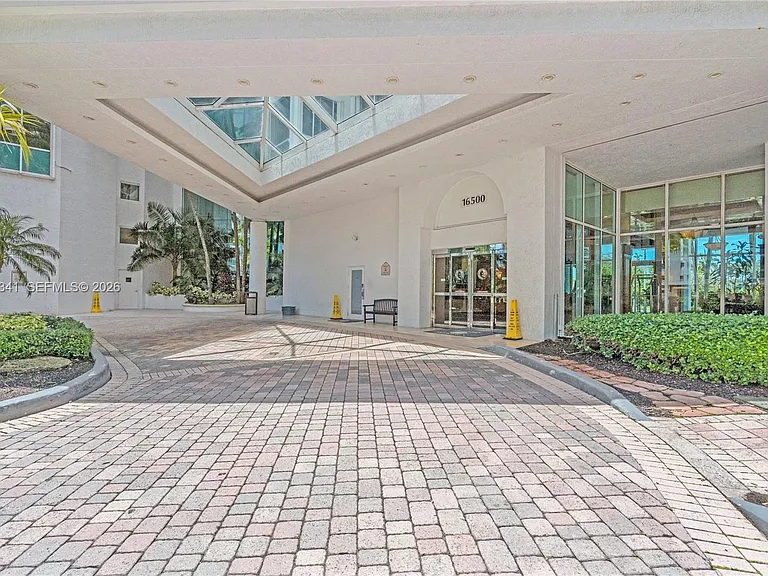 16500 Collins Ave #652 — Photo 8