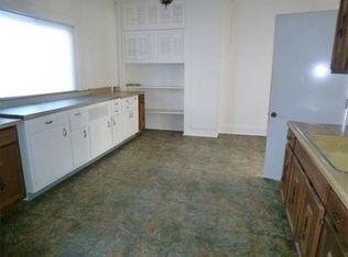 907 N 8th St, Clinton, IN 47842