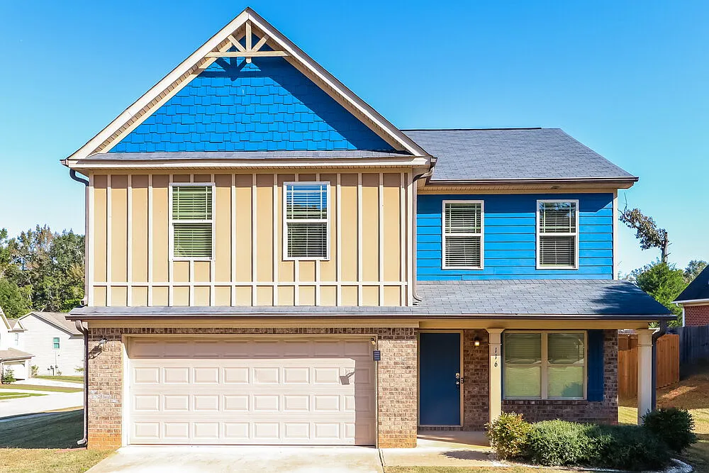 4 bed, 2.0 bath, 2352 sqft, $2,320 — Photo 1