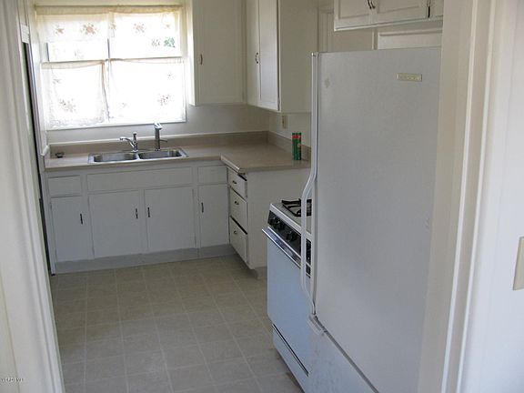 4th image of 3133 Doreen Way