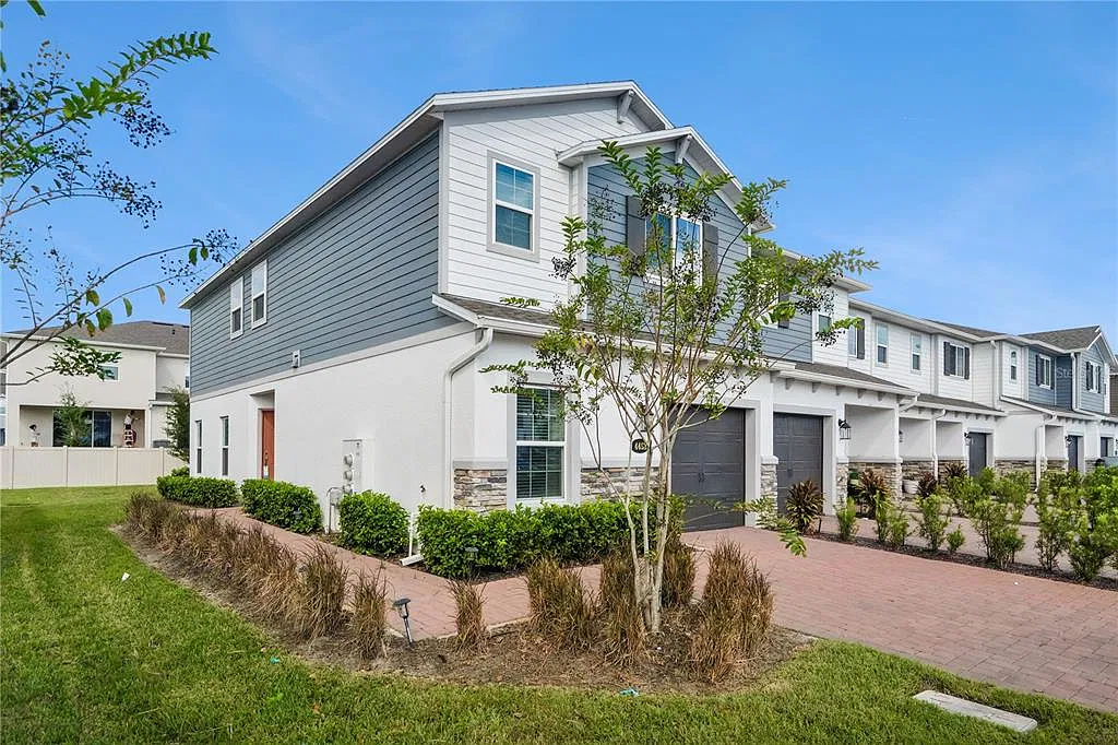 4 bed, 3.0 bath, 1802 sqft, $3,000 — Photo 3