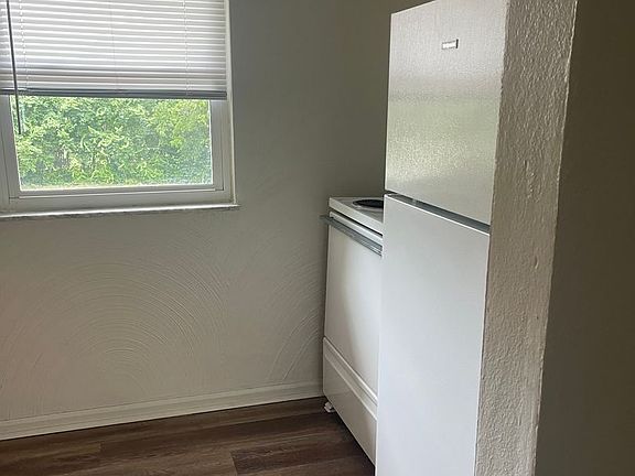 4th image of 275 Medford St #1
