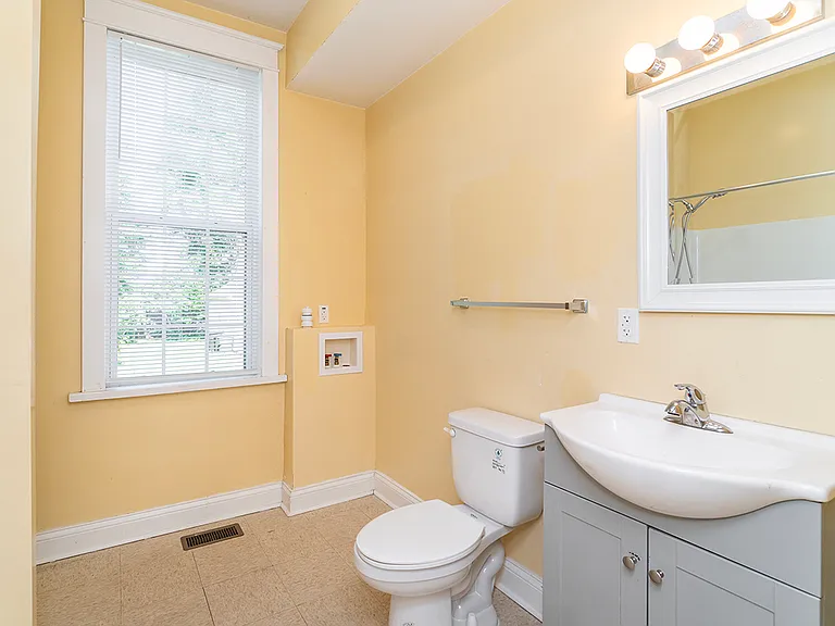 1219 Grace Ave #2 — Photo 21