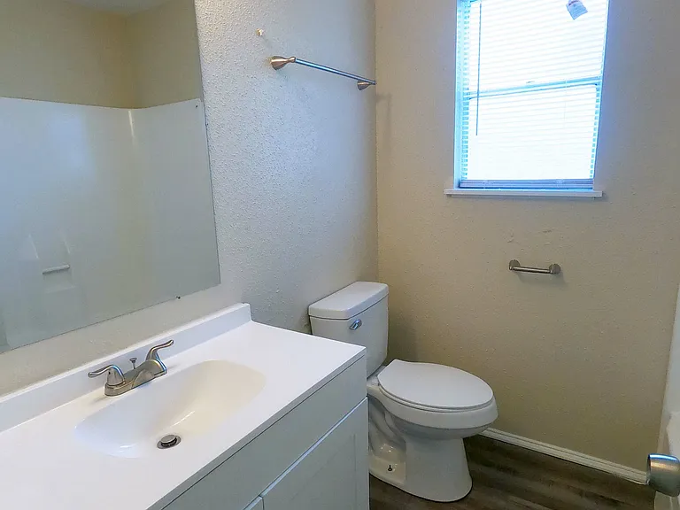 Anderson Point Apartments — Photo 10