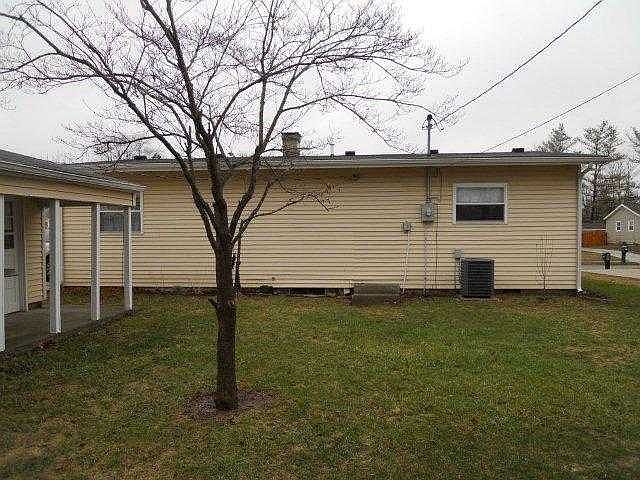 2nd image of 738 Howard St